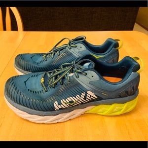 HOKA one one Arahi 2
